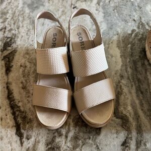 Sorel Women's Tan Sandals/Wedges
Excellent Condition
